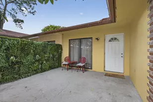 4296 Woodstock Dr, West Palm Beach, FL 33409 - Photo 10