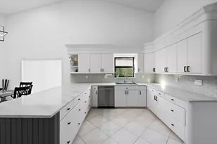 8505 NW 77th St, Tamarac, FL 33321 - Photo 16