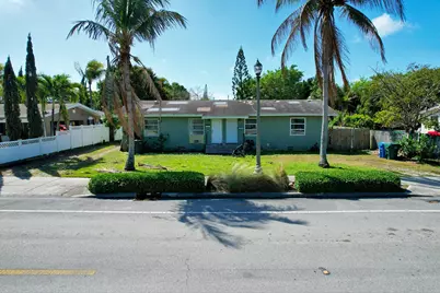1056 NE 34th Court, Oakland Park, FL 33334 - Photo 2