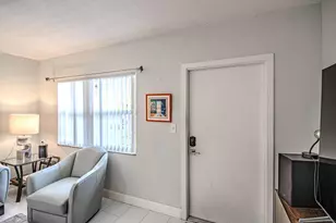 660 Glouchester St, Boca Raton, FL 33487 - Photo 8