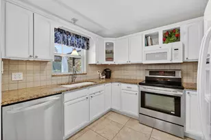 1252 SE Madison Ave, Stuart, FL 34996 - Photo 14