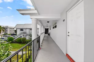 18 Colonial Club Dr, Boynton Beach, FL 33435 - Photo 4