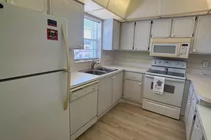 2950 SE Ocean Blvd, Stuart, FL 34996 - Photo 4