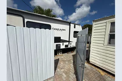 129 Cayman, Palm Springs, FL 33461 - Photo 32