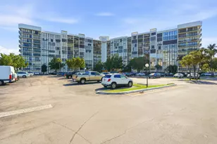 1000 Parkview Dr, Hallandale Beach, FL 33009 - Photo 18