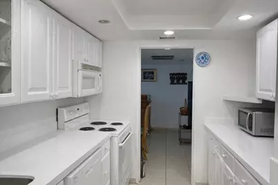 5401 Collins Avenue #1516, Miami Beach, FL 33140 - Photo 12