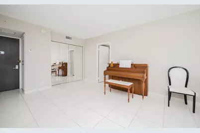 20335 W Country Club Drive #1704, Aventura, FL 33180 - Photo 2