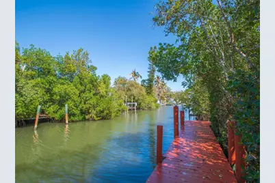 527 E Causeway Boulevard, Vero Beach, FL 32963 - Photo 24