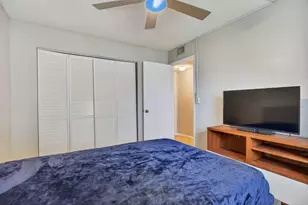 2230 N Cypress Bend Dr N, Pompano Beach, FL 33069 - Photo 20