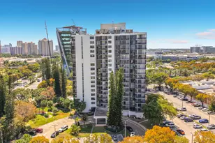 20100 W Country Club Dr, Aventura, FL 33180 - Photo 46