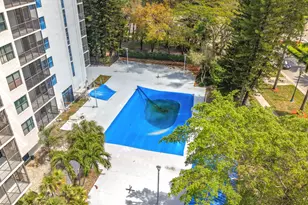 20100 W Country Club Dr, Aventura, FL 33180 - Photo 32