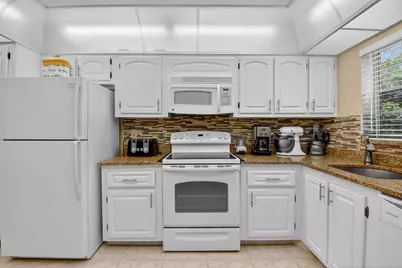 3810 Via Poinciana #206, Lake Worth, FL 33467 - Photo 12