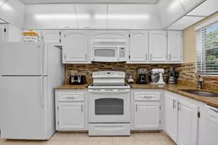 3810 Via Poinciana, Lake Worth, FL 33467 - Photo 12