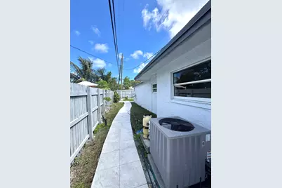 1840 NW 1st Way, Pompano Beach, FL 33060 - Photo 30