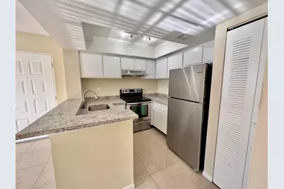 752 Executive Center Drive #33, West Palm Beach, FL 33401 - Photo 2