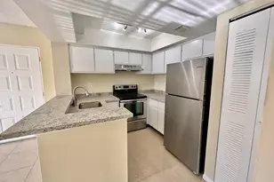 752 Executive Center Dr, West Palm Beach, FL 33401 - Photo 2