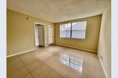 752 Executive Center Drive #33, West Palm Beach, FL 33401 - Photo 4