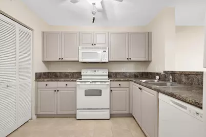 529 E Sheridan Street #2061, Dania Beach, FL 33004 - Photo 14