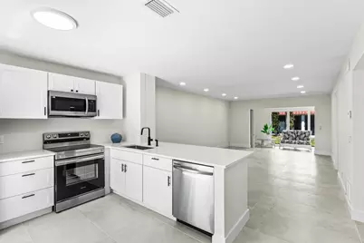 733 Nantucket Circle, Lake Worth, FL 33467 - Photo 8