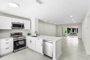 733 Nantucket Cir, Lake Worth, FL 33467 - Photo 8