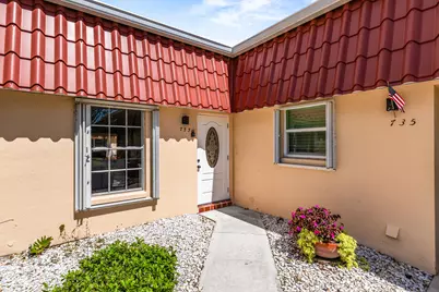 733 Nantucket Circle, Lake Worth, FL 33467 - Photo 2