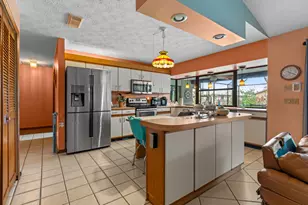 1119 SE Cambridge Dr, Port Saint Lucie, FL 34952 - Photo 4