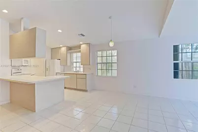 7819 SE Spicewood Circle, Hobe Sound, FL 33455 - Photo 4