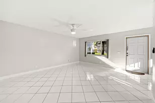 932 Flanders T, Delray Beach, FL 33484 - Photo 10