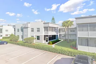 932 Flanders T, Delray Beach, FL 33484 - Photo 2