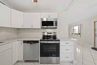 932 Flanders T, Delray Beach, FL 33484 - Photo 8