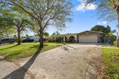 370 NW 41st Avenue, Coconut Creek, FL 33066 - Photo 2