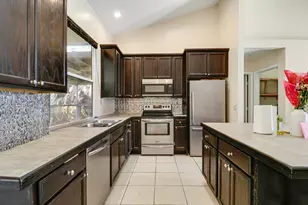 533 NW Avon Ave, Port Saint Lucie, FL 34983 - Photo 2