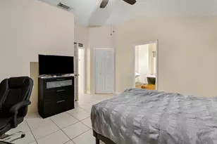 533 NW Avon Ave, Port Saint Lucie, FL 34983 - Photo 10