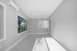 1300 NW 90th St, Miami, FL 33147 - Photo 16