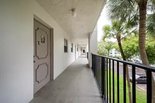 9450 Poinciana Pl, Davie, FL 33324 - Photo 4