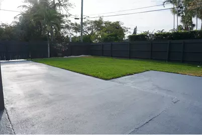 1498 NE 38th Street, Oakland Park, FL 33334 - Photo 2