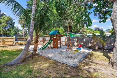 805 E Madison Avenue, Stuart, FL 34996 - Photo 8