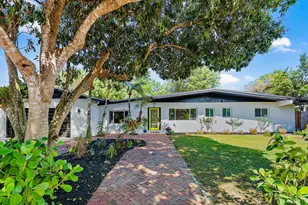 805 E Madison Ave, Stuart, FL 34996 - Photo 2