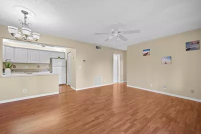 410 Pine Glen Lane #D2, Greenacres, FL 33463 - Photo 4