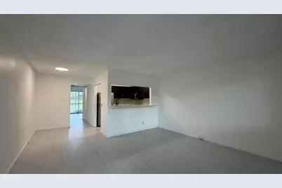 319 Newport V, Deerfield Beach, FL 33442 - Photo 2