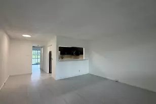 319 Newport V, Deerfield Beach, FL 33442 - Photo 2