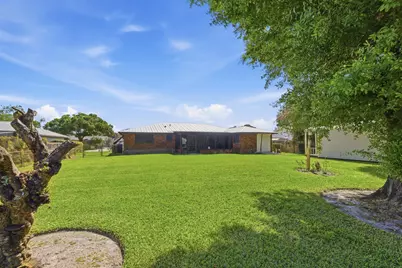 1004 Egret Avenue, Fort Pierce, FL 34982 - Photo 4