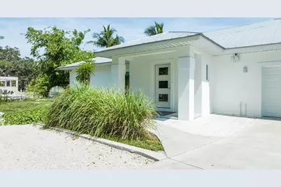 649 E Causeway Boulevard, Vero Beach, FL 32963 - Photo 4