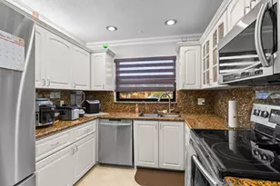 9119 Lime Tree Ln, Pembroke Pines, FL 33024 - Photo 6