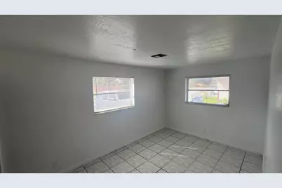 390 SW 27th Terrace, Fort Lauderdale, FL 33312 - Photo 12