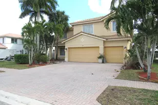 158 Bella Vista Way, Royal Palm Beach, FL 33411 - Photo 2