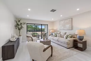 47 Stratford Ln W, Boynton Beach, FL 33436 - Photo 2