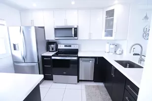 470 Paradise Isle Blvd, Hallandale Beach, FL 33009 - Photo 8