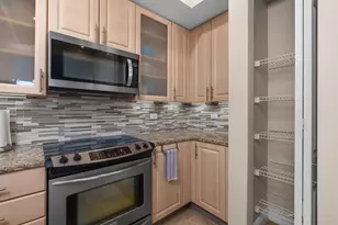 2633 NE 14th Ave, Wilton Manors, FL 33334 - Photo 20