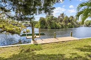 7918 SE Paradise Ct, Stuart, FL 34997 - Photo 4